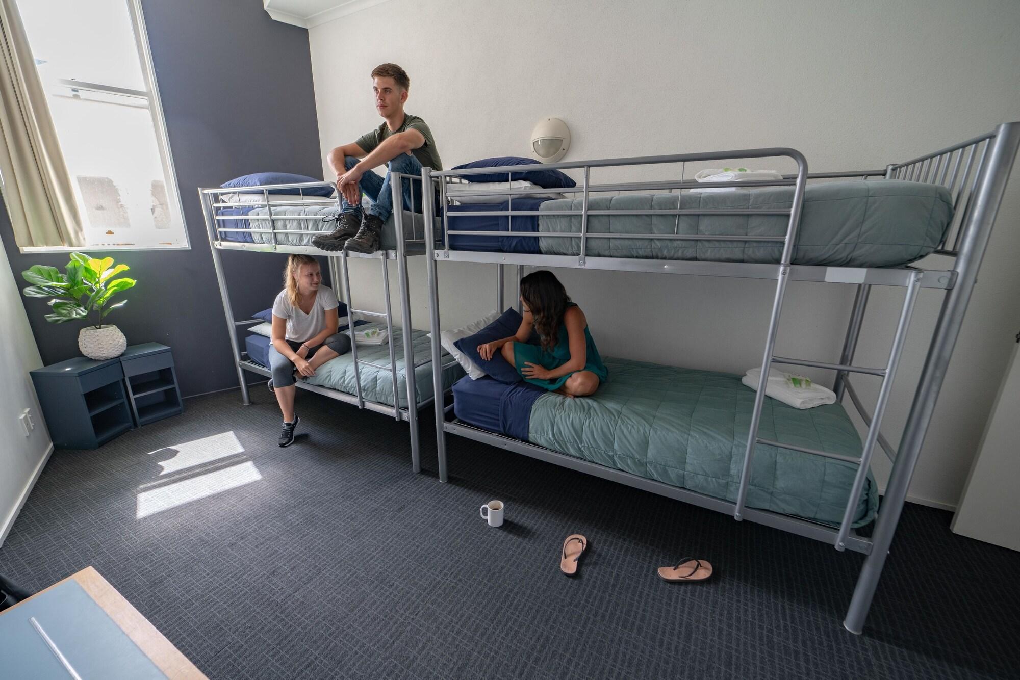 Nomads Capital Backpackers - Wellington (Adults Only) Hostel Exterior photo A room at a hostel in Australia