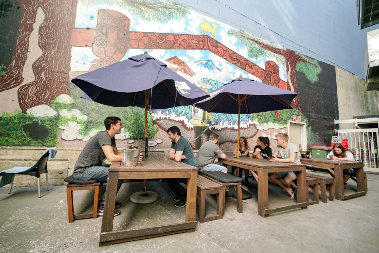Nomads Capital Backpackers - Wellington (Adults Only) Hostel Exterior photo The patio at the 10000 Maniacs Cafe